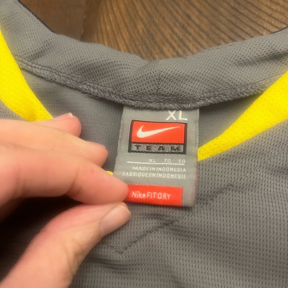 Men’s XL Nike U of M lightweight pullover with reinforced elbows - Picture 2 of 4